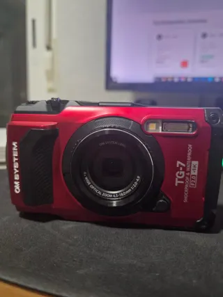 Cámara OM System TG-7 Roja + Carcasa Buceo