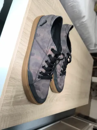 Playeras Volcon Camuflaje Verde y Negro.