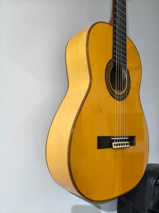 Guitarra Flamenca amplificada Amalio Burguer