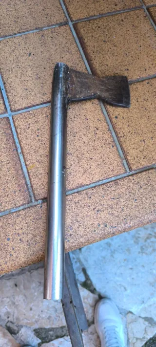 Hacha para cortar leña