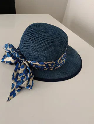 Sombrero de mujer azul con lazo estampado
