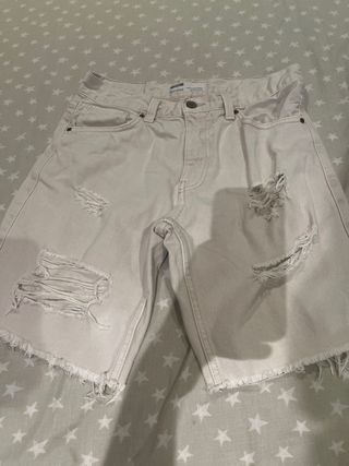 Pantalón corto vaquero Bershka Roto Talla 38