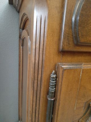 Aparador de madera con espejo
