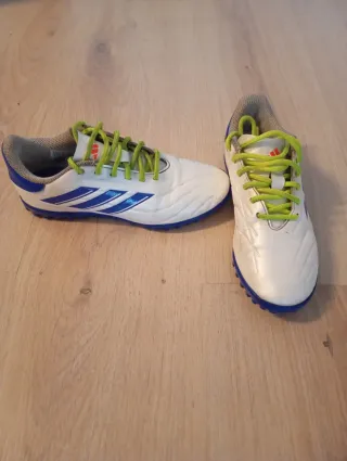 Botas de fútbol Adidas Copa blancas y azules