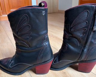 Botines Gioseppo negros con tacón rojo