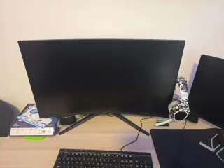 Monitor gamming Curvo 31.5 QHD 2560x1440 170Hz HDR