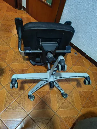 Silla de oficina ergonómica negra