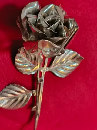 Rosa de plata decorativa