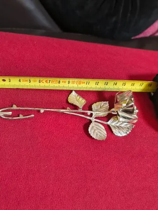 Rosa de plata decorativa