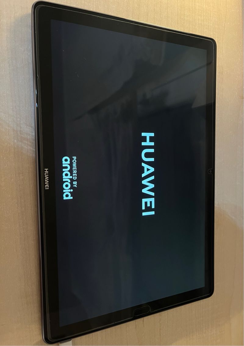 Tablet Huawei MediaPad M5 con funda