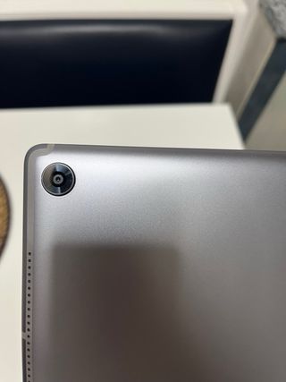 Tablet Huawei MediaPad M5 con funda