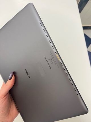 Tablet Huawei MediaPad M5 con funda