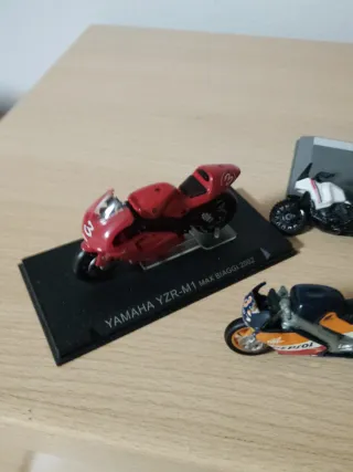 Lote 4 motos de juguete