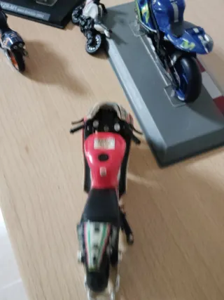 Lote 4 motos de juguete