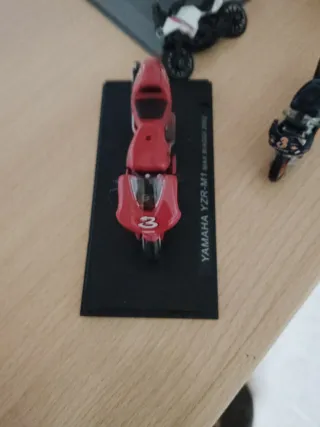 Lote 4 motos de juguete