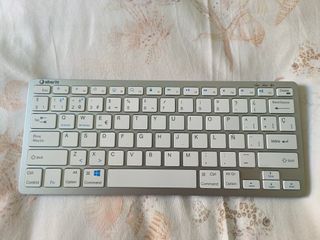 Tablet PEAQ 10.1" Negra con Teclado BT y Funda.