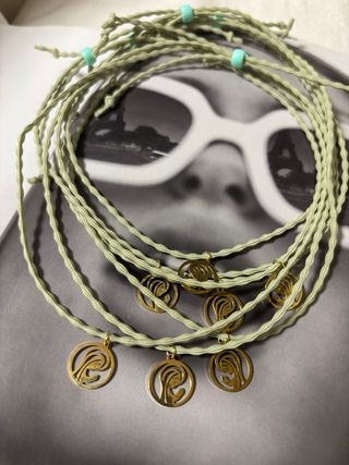 Collar Virgen Niña Verde Pastel