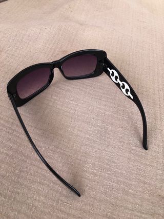 Gafas de sol Chanel negras y moradas