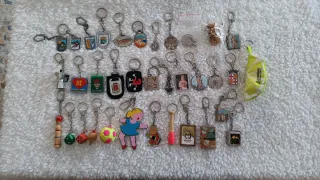 Lote 35 llaveros variados
