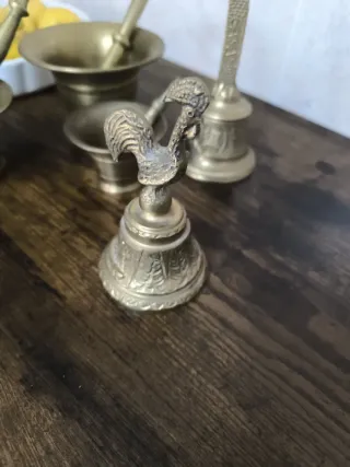 Campana de bronce con gallo coleccionable