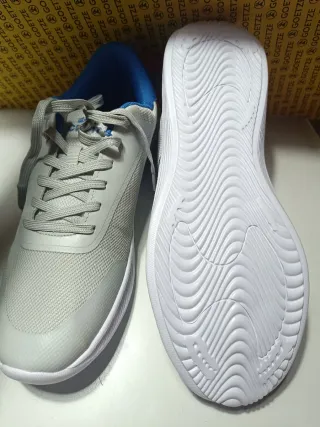 Zapatillas deportivas nuevas grises y azules