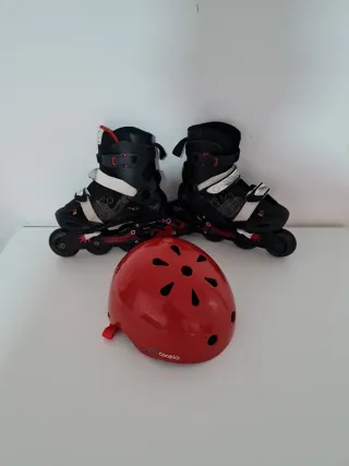 Patines en línea y casco rojo Marca oxelo.