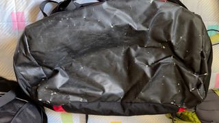 Bolsa Petate Viaje Mammut cargon 110l Negra Roja