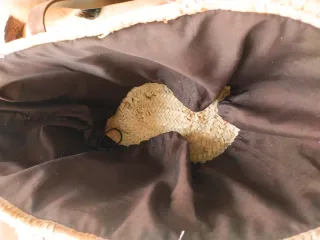 Capazo de mimbre con estampado de frutas