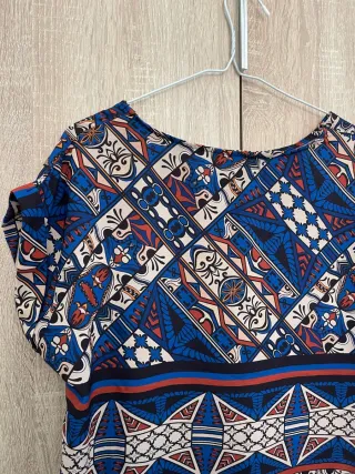 Blusa estampada talla M/L (medidas en descripción)