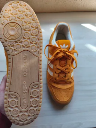 Zapatillas Adidas Naranja y Blanco