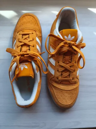 Zapatillas Adidas Naranja y Blanco