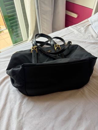 Bolso Bimba y Lola. Color azul intenso buen estado