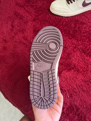 Zapatillas Nike Air Beige y Marrón