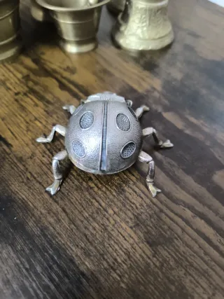 Mariquita de bronce antigua coleccionista