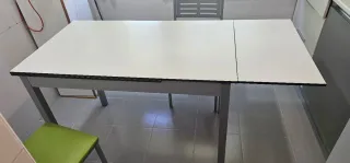 Mesa de cocina con 4 sillas