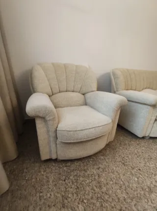 Conjunto sofá tela beige y dos sillones a  juego