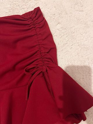 Minigonna rossa arricciata