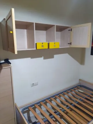 Cama nido juvenil  y altillo con estantería