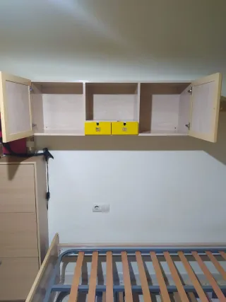 Cama nido juvenil  y altillo con estantería