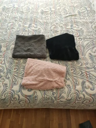 Bufandas de peluche (3 unidades). Precio unidad