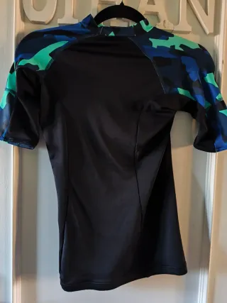 Camiseta protección solar OLAIAN. Talla 10