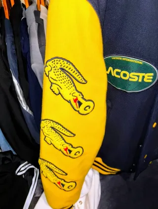 Chaqueta universitaria Lacoste Negra y Amarilla
