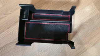 Organizador reposabrazos Mazda 3 negro/rojo