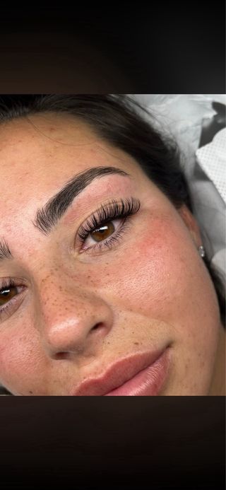 Pestañas pelo a pelo negras