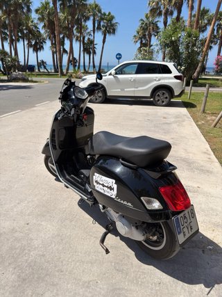 Vespa GTS 250 Negra