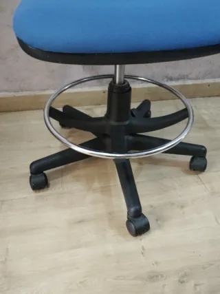 Silla de oficina giratoria azul