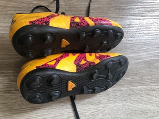 Botas de fútbol infantiles amarillas