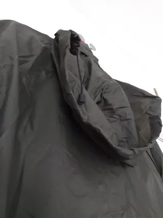 Chubasquero verde plegable NUNCA usado.