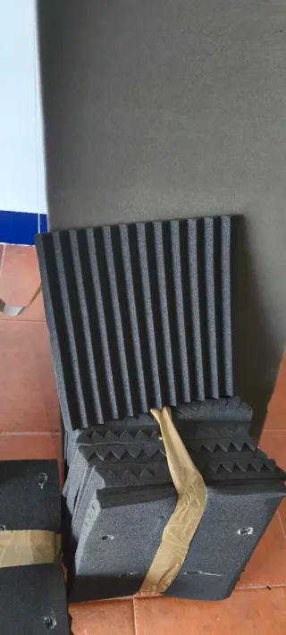 Paneles y espumas acústicas