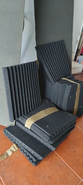 Paneles y espumas acústicas